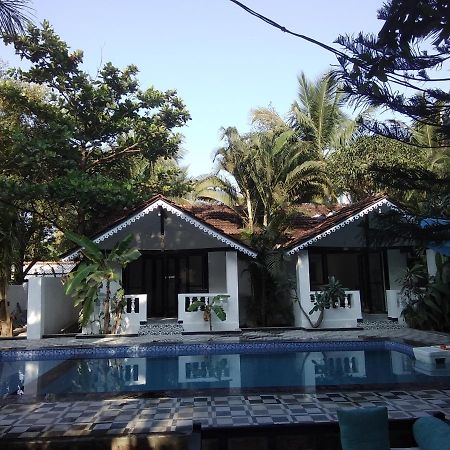 God'S Gift Morjim Hotel Exterior photo