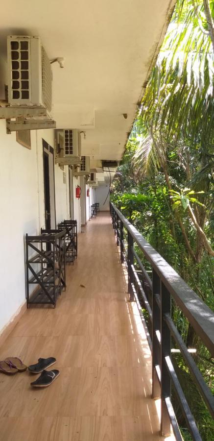 God'S Gift Morjim Hotel Exterior photo