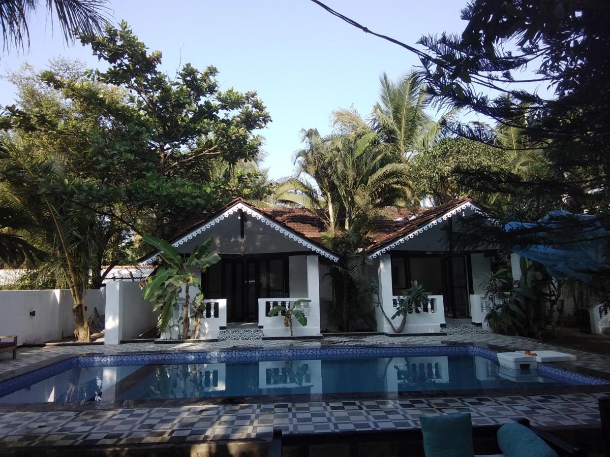 God'S Gift Morjim Hotel Exterior photo