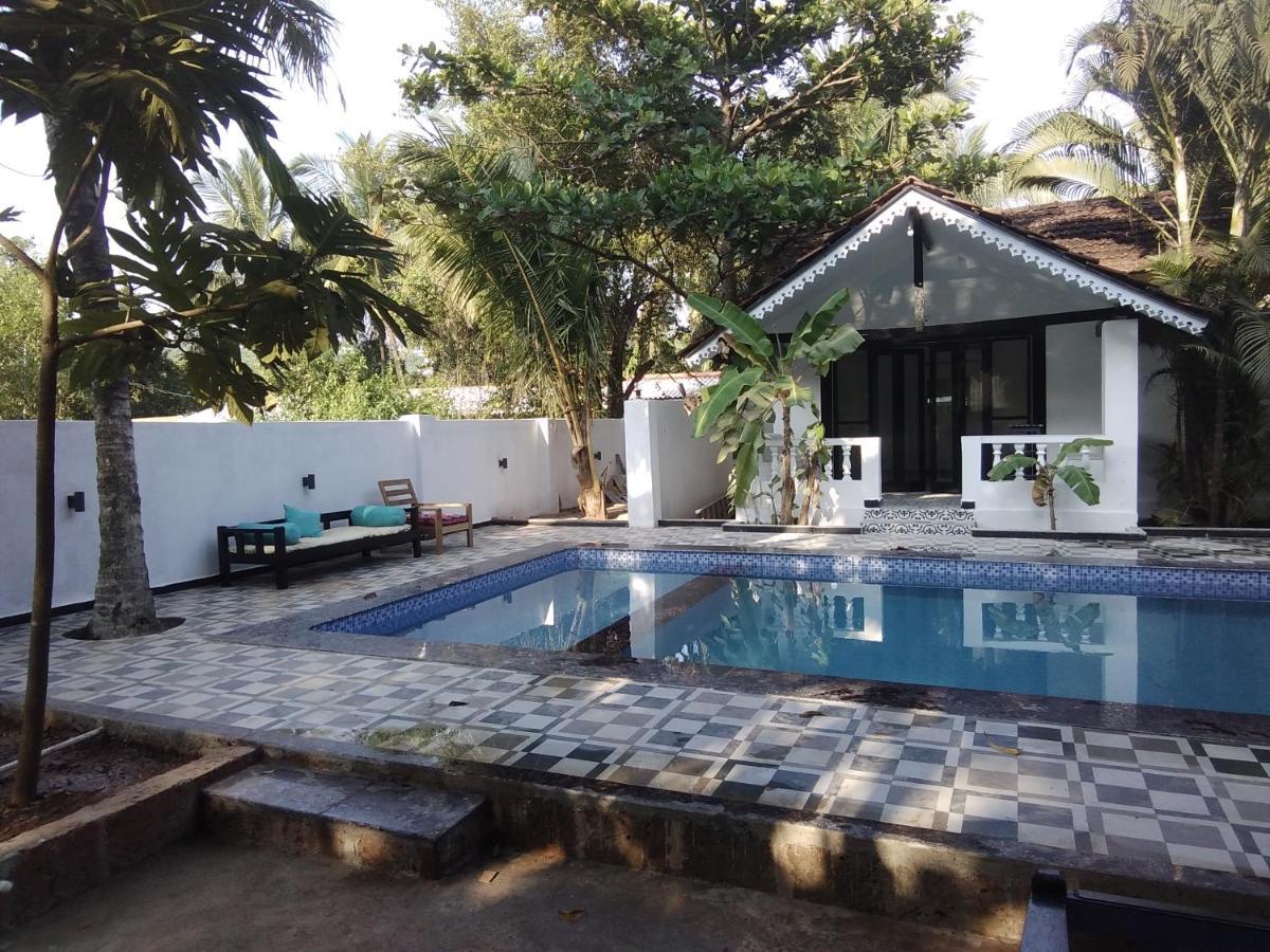 God'S Gift Morjim Hotel Exterior photo