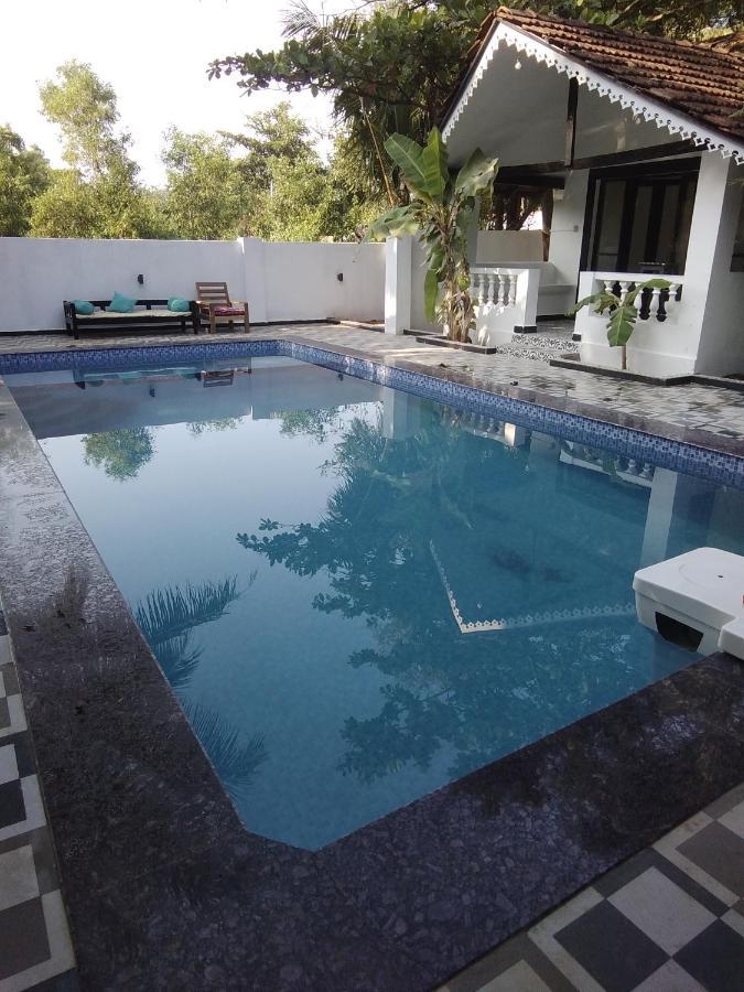 God'S Gift Morjim Hotel Exterior photo
