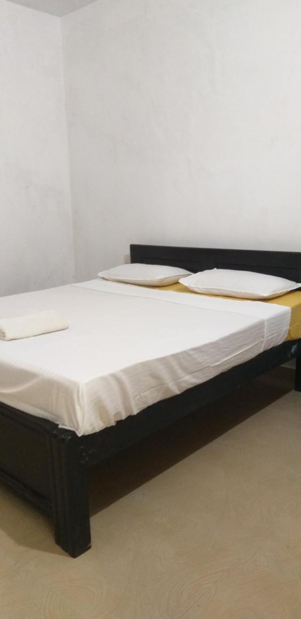 God'S Gift Morjim Hotel Room photo