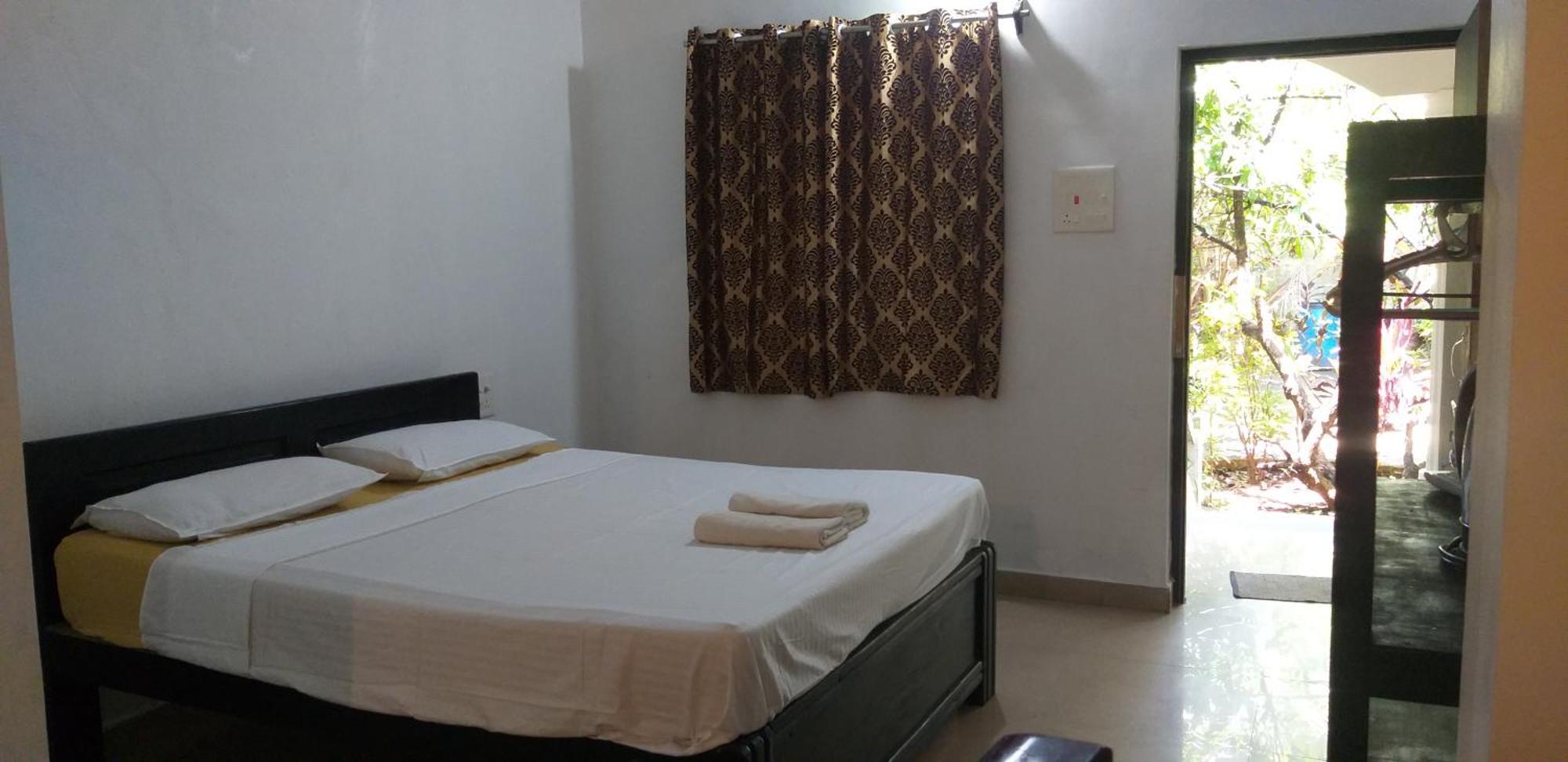 God'S Gift Morjim Hotel Room photo
