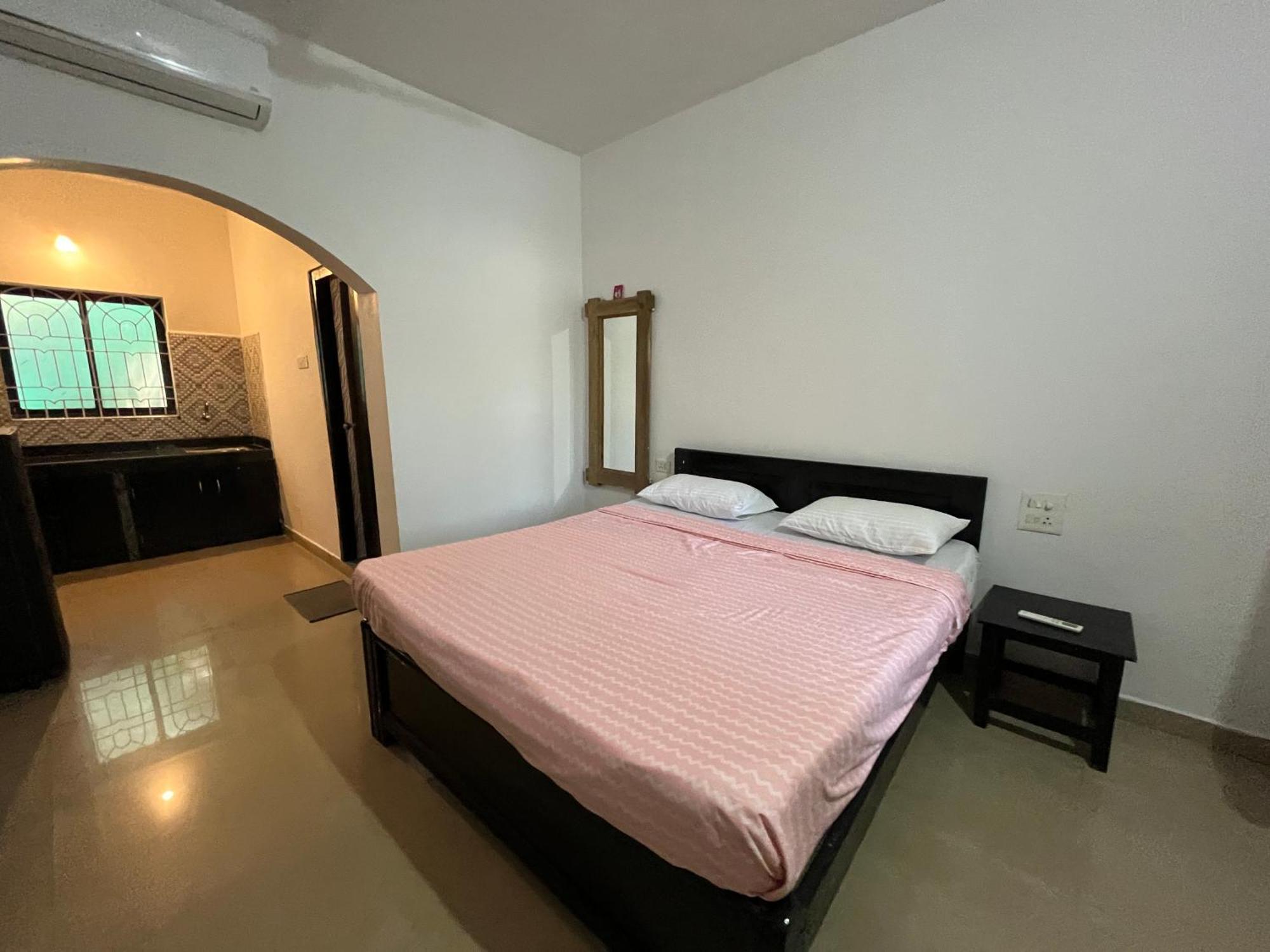 God'S Gift Morjim Hotel Exterior photo