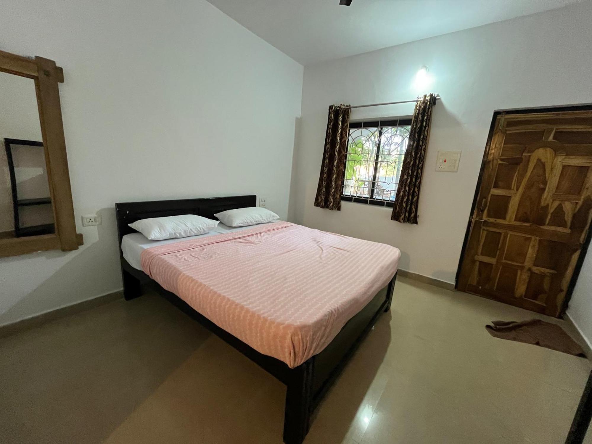 God'S Gift Morjim Hotel Exterior photo